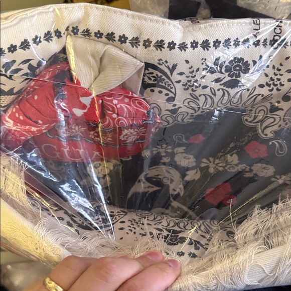 Agua Bendita Black and Red Patterned Tote - Picture 9 of 9